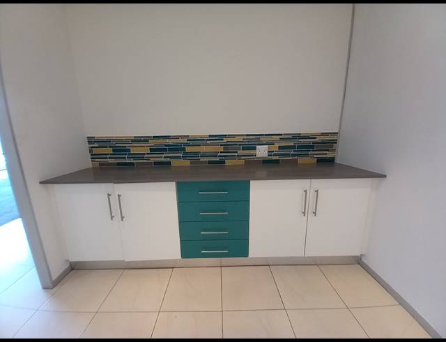 701M² OFFICE TO LET IN BRYANSTON